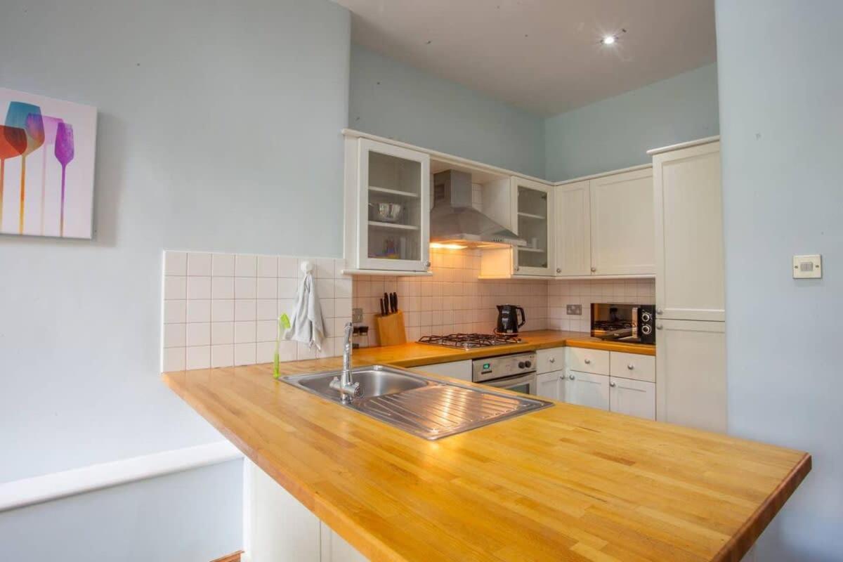 Modern, Light-Filled And Sleek West End Apartment Glasgow Exteriör bild