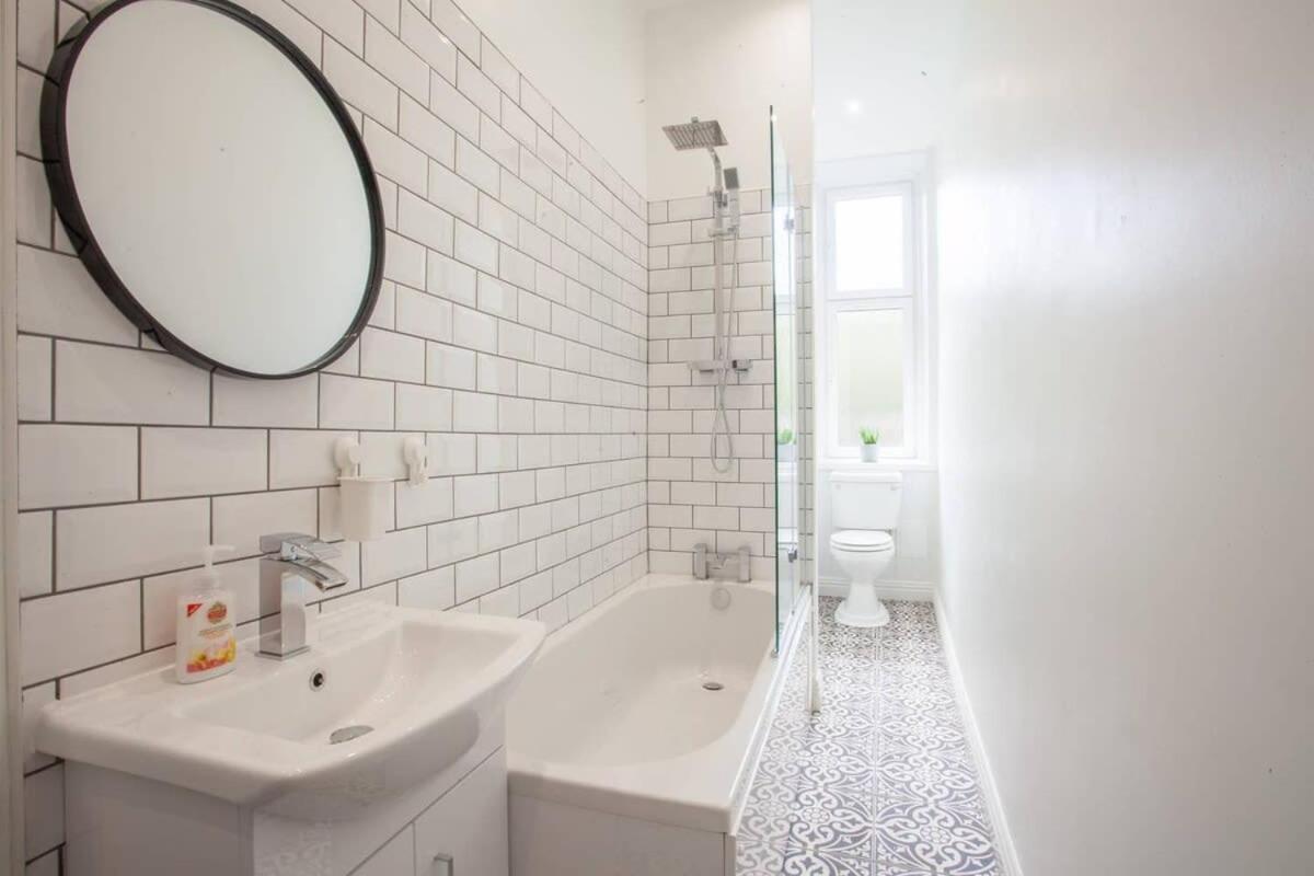 Modern, Light-Filled And Sleek West End Apartment Glasgow Exteriör bild
